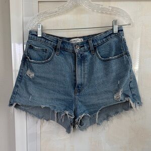 Abercrombie curve love high rise mom short: size 29/8